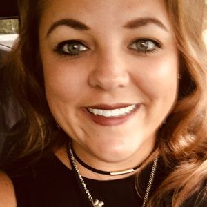 Meet your Posher, Adrienne